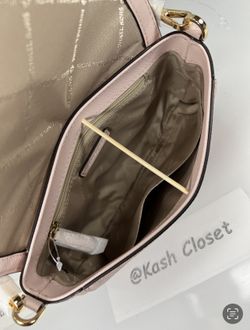 Michael Kors Jet Set Medium Logo Convertible Crossbody & Clutch Bag -  Ballet for Sale in Lakeville, MN - OfferUp