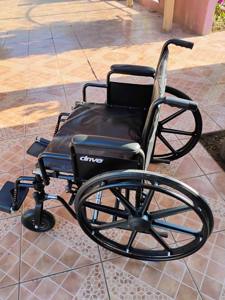 24" W... Wheelchair..,.. Good Condition 