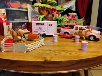 New-Ray Valley Ranch pink pickup truck and horse trailer with horses + accessories
