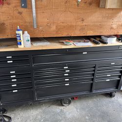 Huskey heavy duty mobile work bench