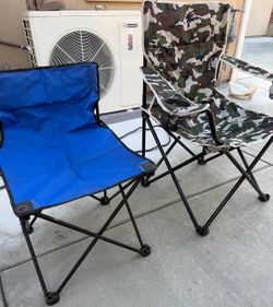 (2) Outdoor Folding Chairs