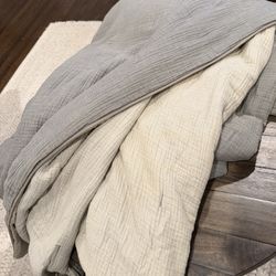 Parachute comforter - king (Used)