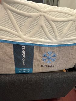Tempur-Pedic TEMPUR-Cloud Luxe Breeze Mattress - Rarely Used