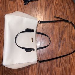 Kate  Spade New Leather Purse Has Apple Tag 