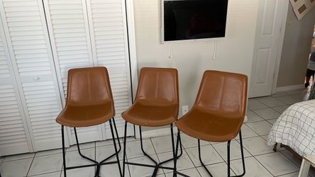 Camel 3 bar stools