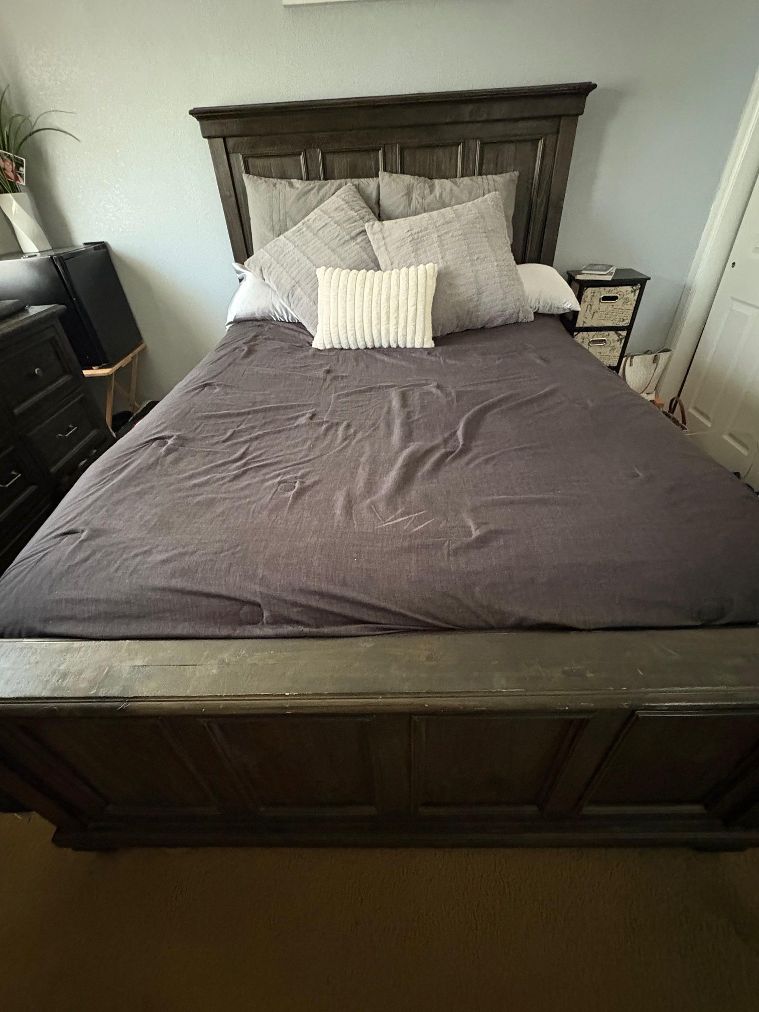 Queen Bed 