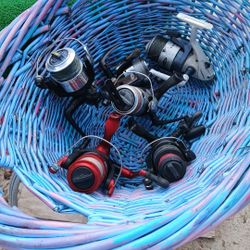 Carretes Para Pescar  Son 6 Uno Tiene Rota La Manugueta$30 Por Todos