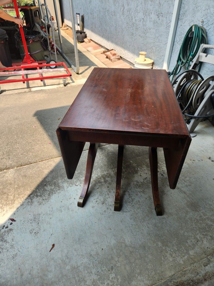 Vintage Table With 3 Leaves And 4 Chairs