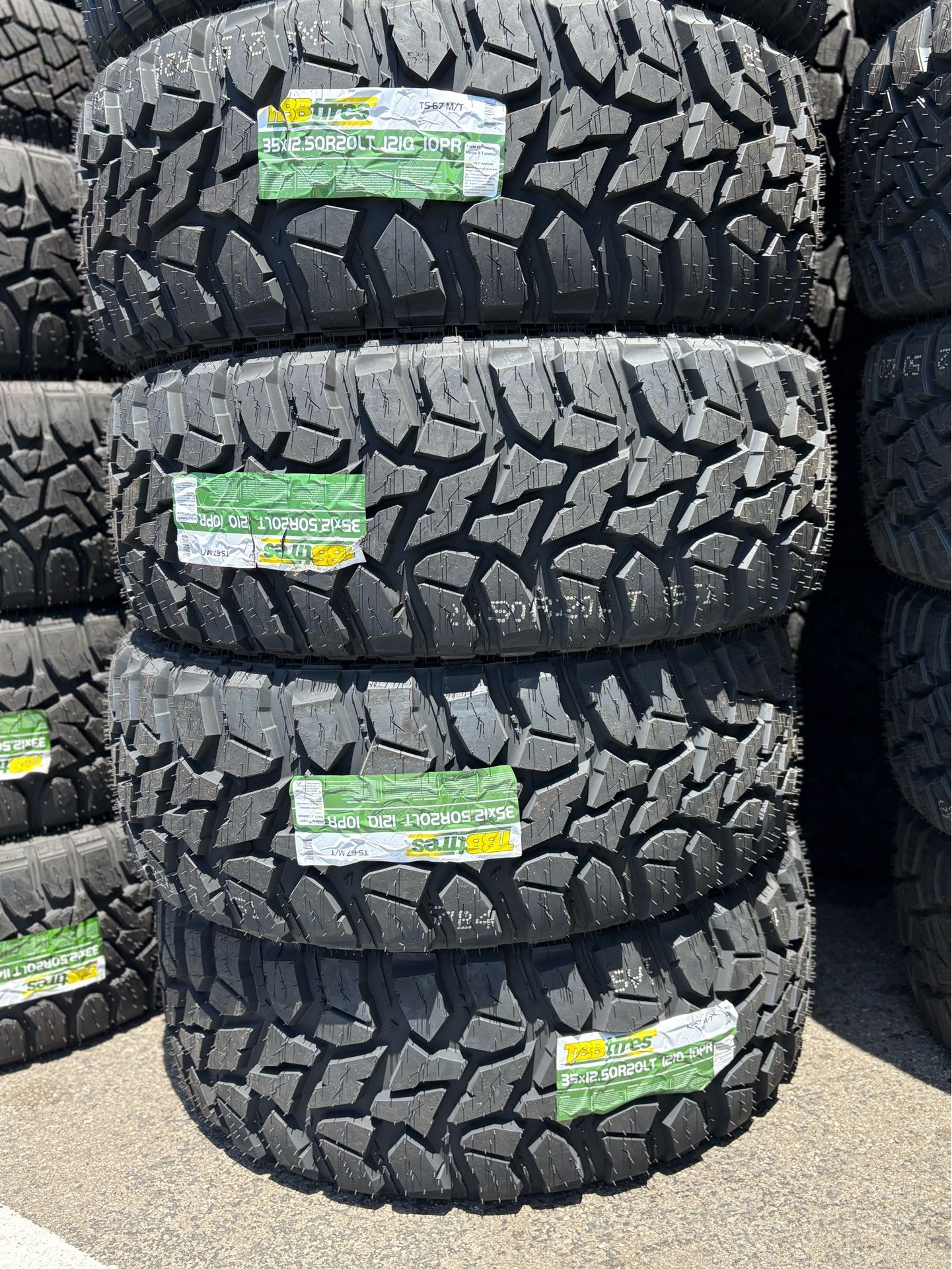 35*12.50r20 vendo set de llantas nueva con 50.000 millas de garantía