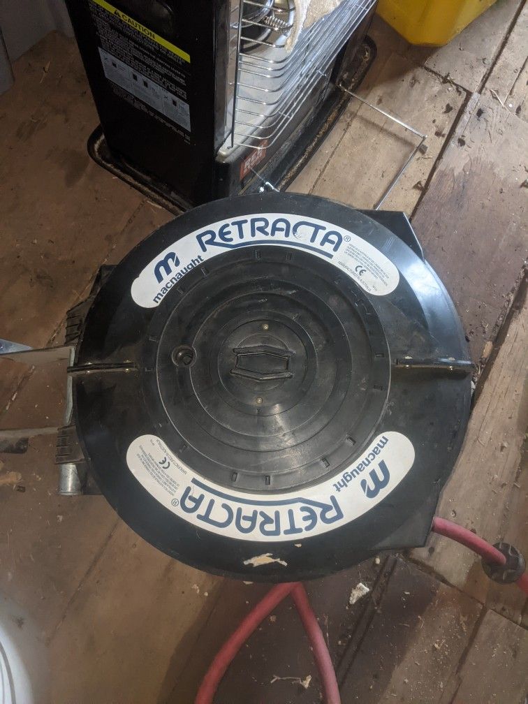 Retractable Air/Water Reel