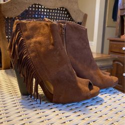 Beautiful Womens Boots Size 7 