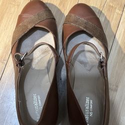 Beige Naturalier Women’s Size 10 