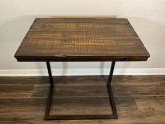 CLEAN WORLD MARKET Wood And Black Metal Table