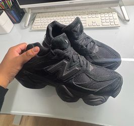 NEW BALANCE 9060 TRIPPLE BLACK SIZE 9.5