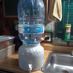 3 Gallon Porcelain Water Dispenser No Chips Or Cracks In Excellent Condition, 40.