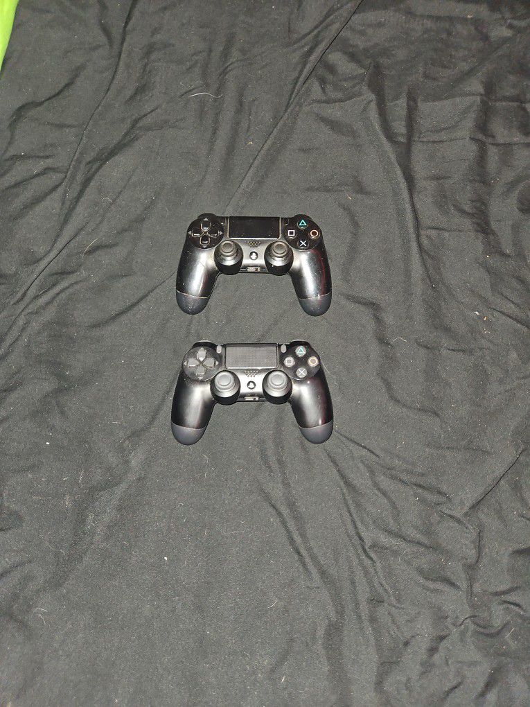 Dualshock 4 Controllers (PS4)