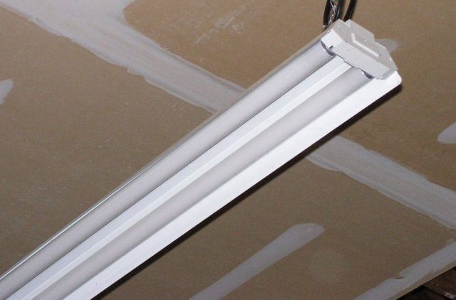 LIFELITE 2 Bulb Fluorescent Light Fixture