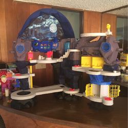 Imaginext Ultimate Bat Cave