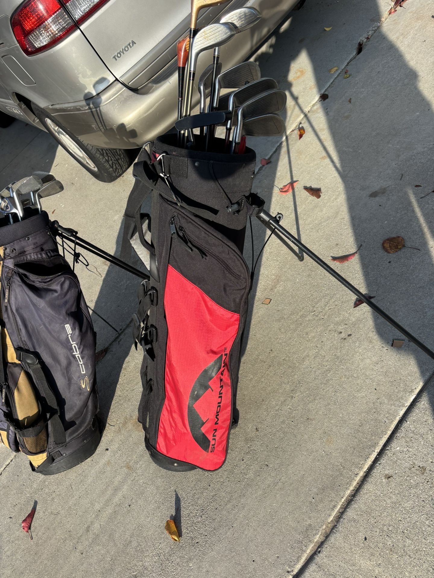 Golf club sets with Son Mountain golf bags right handed