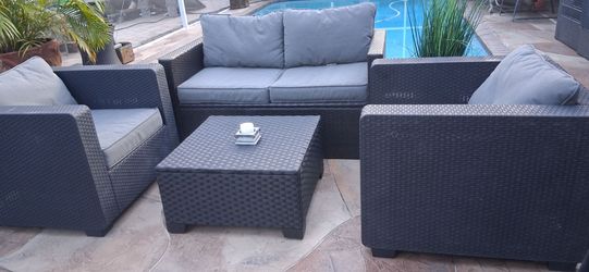 $375 Beautiful 😍 4pc Outdoor Furniture set with coffee table & cushions pool deck spa patio lawn garden