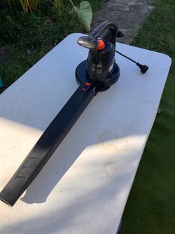 *READ DESCRIPTION* Black + Decker Leaf Blower