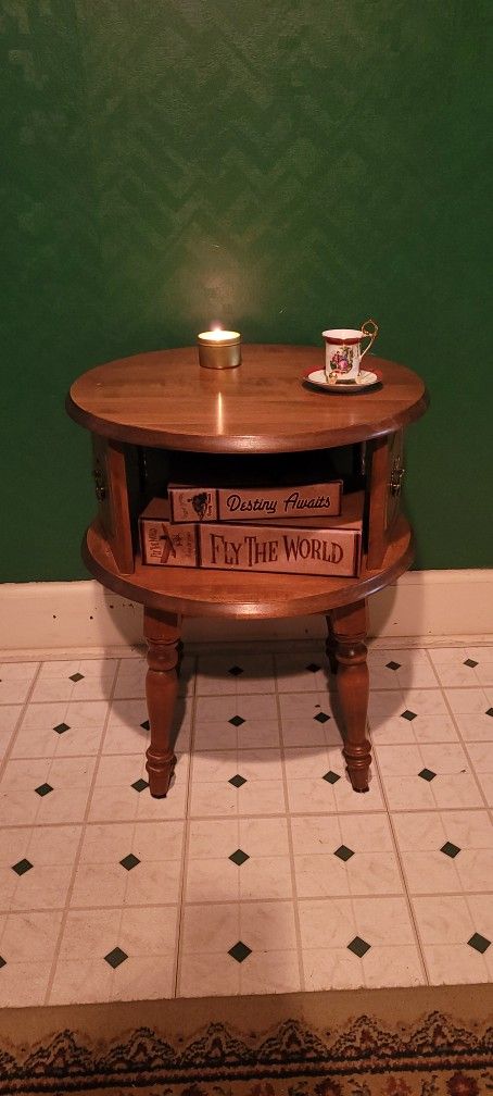 Mid-Century Modern Charm: George B. Bent Co. Accent Table
