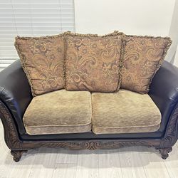 Beautiful Traditional 3-Piece Living Room Set - Excellent Condition