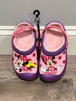 NEW Kids Disney Minnie Mouse Purple and Pink Lined Crocs. Size Child 12/13 (C12/13).