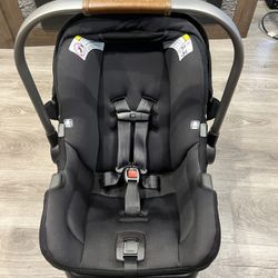 Like New Nuna PipA Car Seat With Base