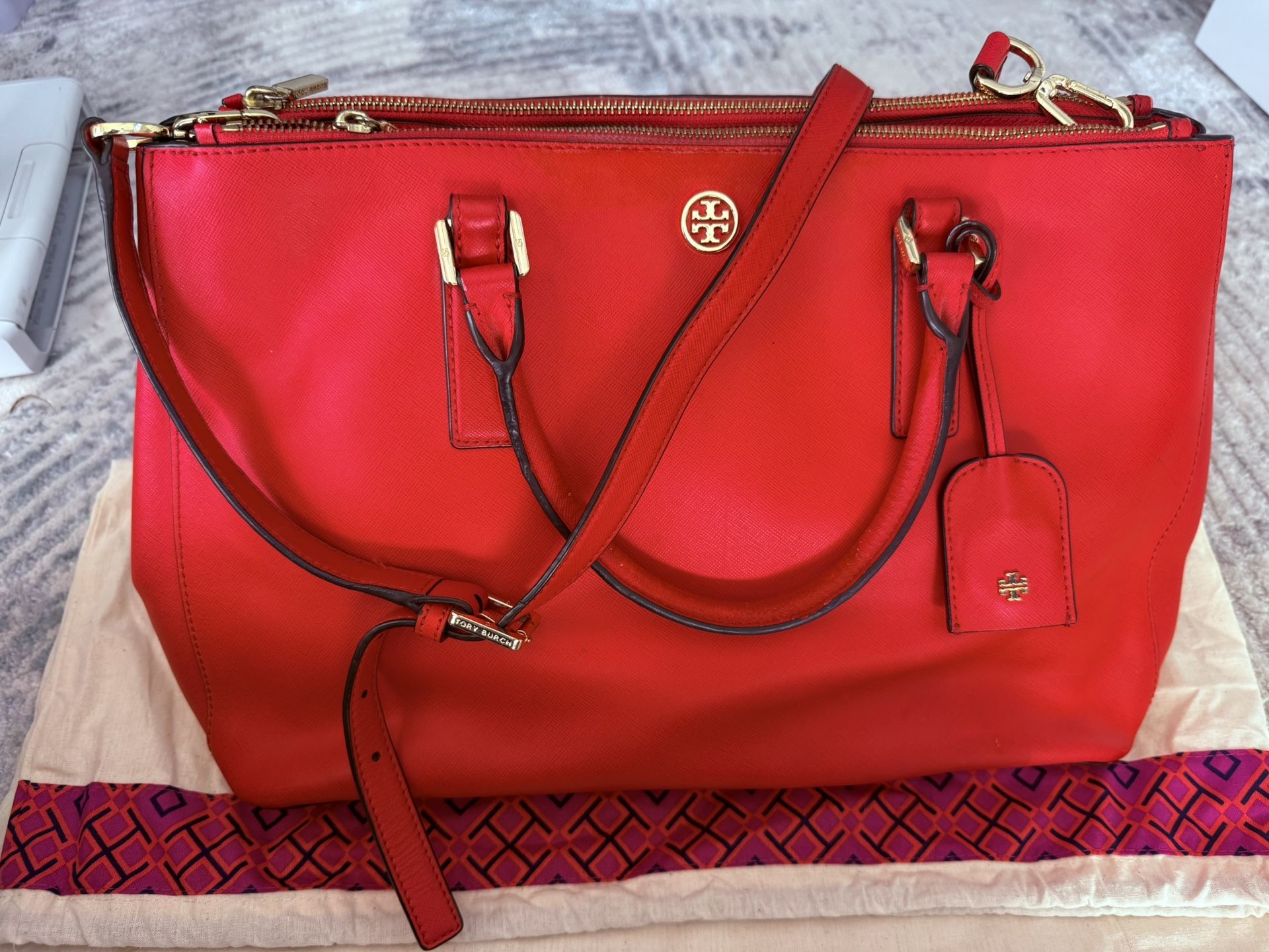 Gorgeous Tory Burch leather Tote Bag With Shoulder Strap