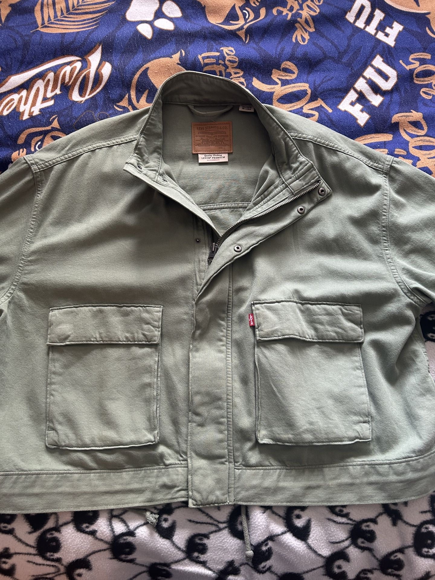 Levi’s Green Army Jacket – Size L (Barely Worn)