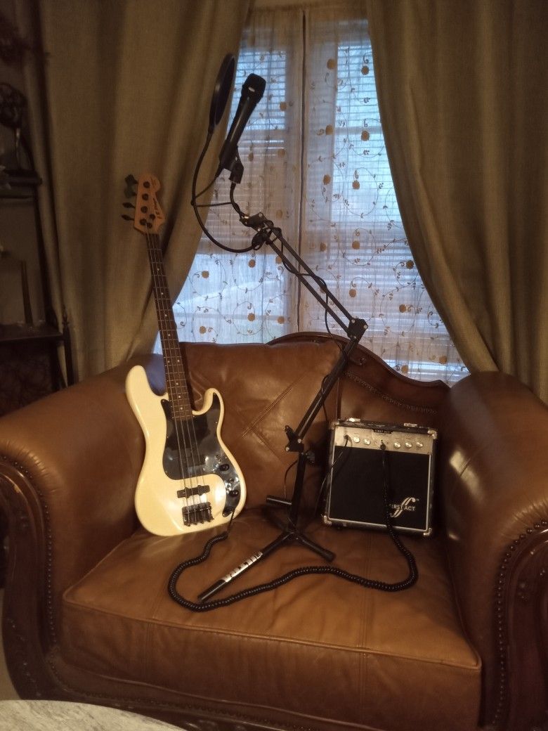 Base Guitar Amp And Studio Quality Mic With Stand