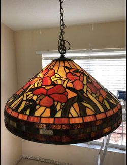 TIFFANY STYLE LAMP
