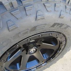 275 70 18 Kelly Edge M/T Tires and 18X9 Matte Black Gloss with Lip Fuel Ripper Rims 6X135