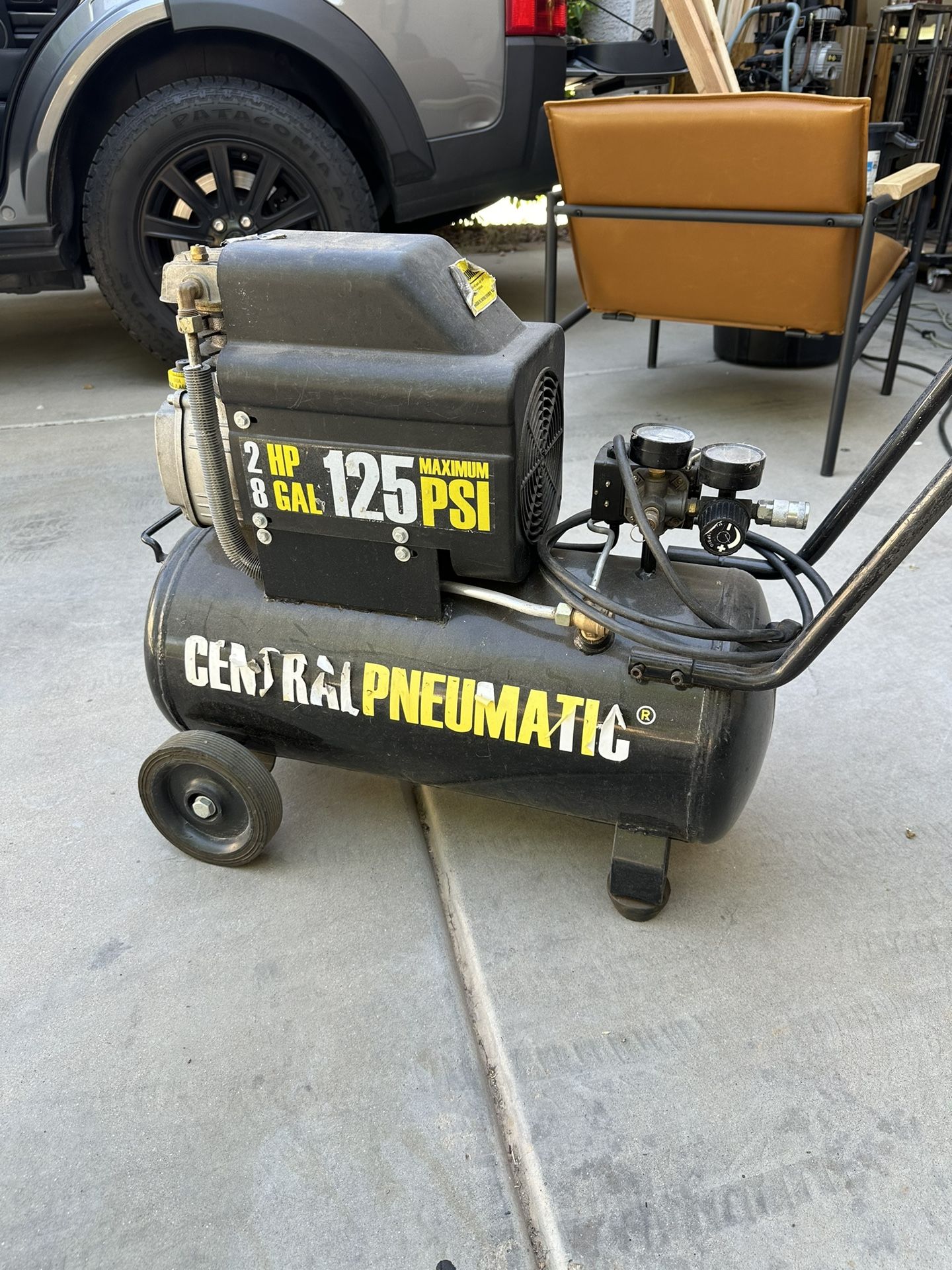 8 gallon 2 HP 125 PSI AIR compressor