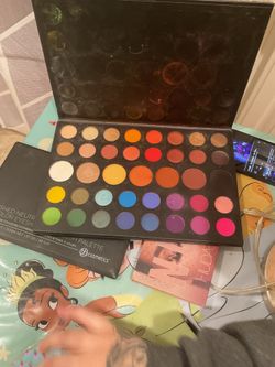 Eyeshadow palette