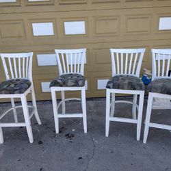 4 Tall Chair's 💺💺💺🪑💺🪑🪑🪑🪑Set of 4 Chair's for Sale. We're in Simi. Thx! 💪😎☕☕☕☕☕☕☕☕☕