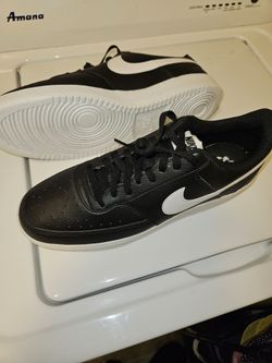 Nike Low-Top Sneakers Black and White brand new