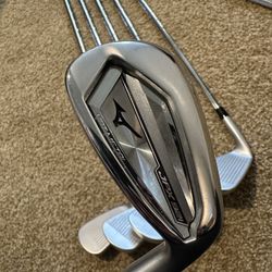 Beautiful mizuno jpx 921 hot metal irons. 5-G
