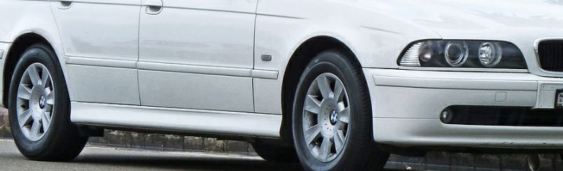 parting out 2002 BMW right side of car in good condition