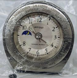 World time clock in shoreline area