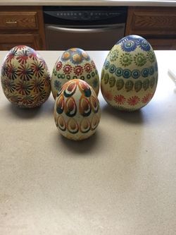 Vintage handpainted ceramic eggs from Italy. Green Bay Wisconsin.