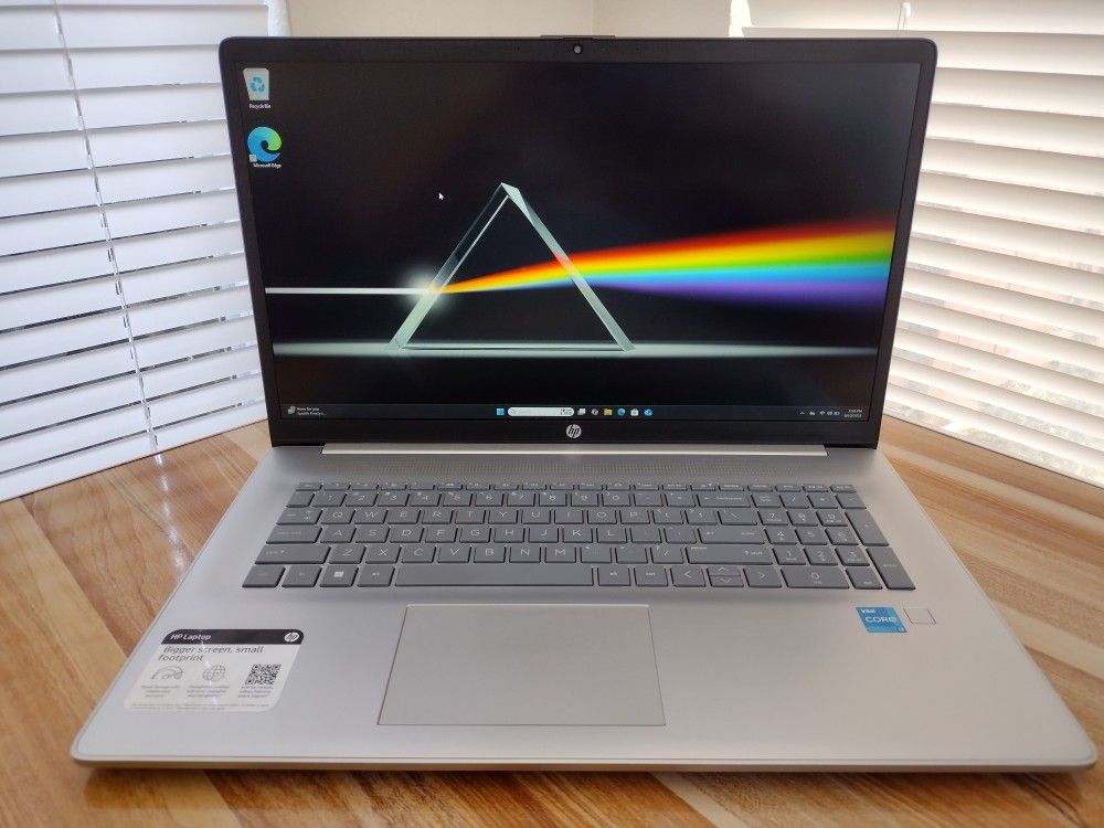 Loaded Fast Hp Laptop *** Like New