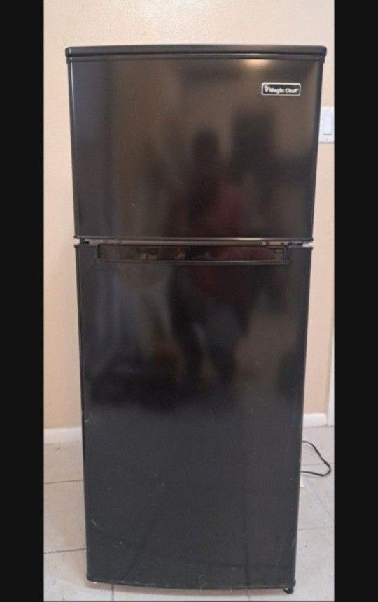 Magic Chef Refri 4.5 cu ft