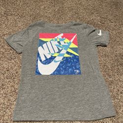 Boys Nike  Graphic T-Shirt size small