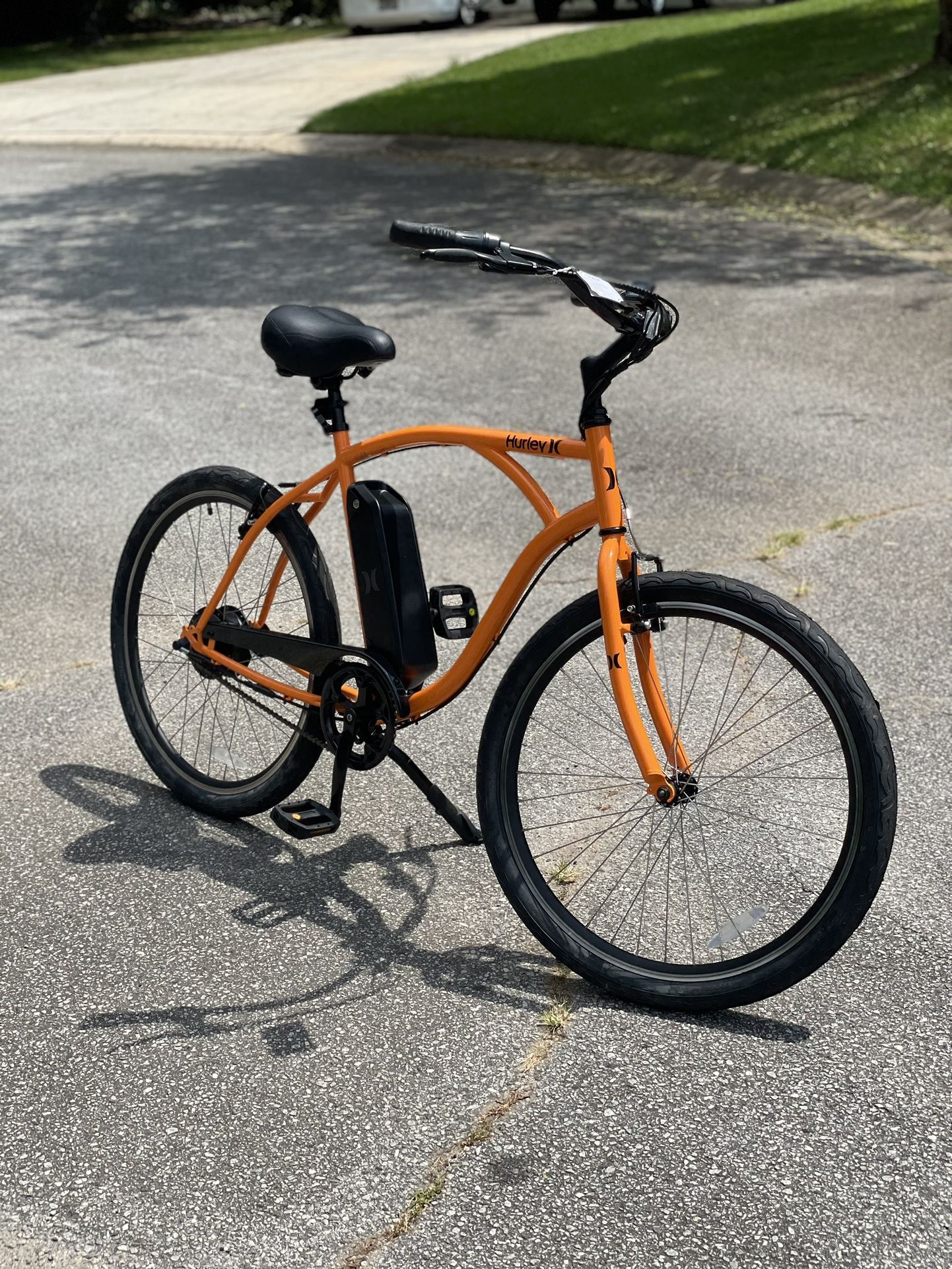 HURLEY LAYBACK E CRUISER BIKE