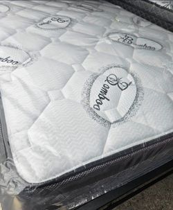 California King and Eastern king 12” pillow top mattress and box spring sets $290 < Delivery available > hablo español