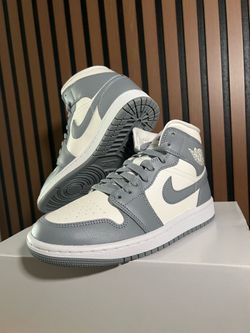 Air Jordan 1 Mid ‘Stealth’ 6W/4.5Y