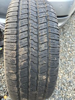 One used tire P265/60R18.