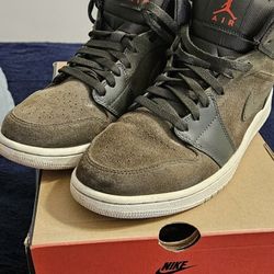 Air Jordan 1 Mid